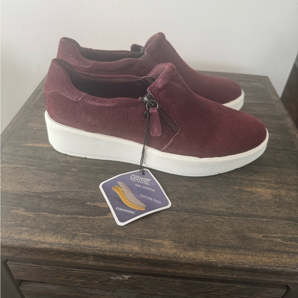 Women's Clark’s Burgundy Slip-On Shoes Size 7